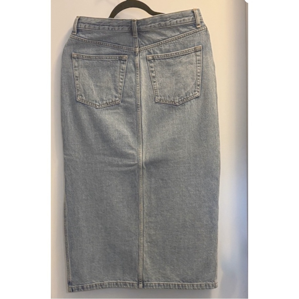🎉HOST PICK 🎉 TNA Denim Midi Skirt, size 29 - Picture 2 of 5